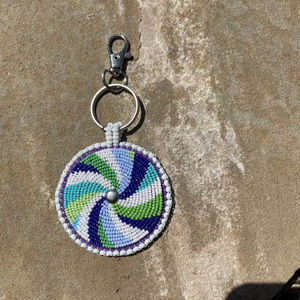 Breloques à motifs floraux, perles de rocaille, breloques étoiles personnalisées mignonnes pour usage quotidien, cadeau pour fille, nouveau style tendance pour la création de bijoux perlés - Product Image 1