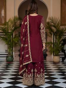 Ensemble de kurta en soie chinon de luxe pour les occasions de fête et les mariages, collection festive - Product Image 4