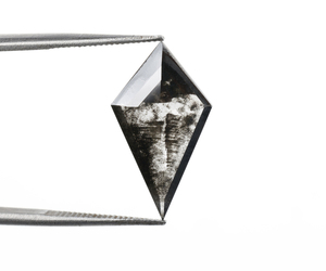 Diamant de laboratoire en forme de cerf-volant de 1,70 carat, couleur sel et poivre, de l'exportateur indien de diamants, à prix de gros pour la joaillerie, diamant en vrac - Product Image 1