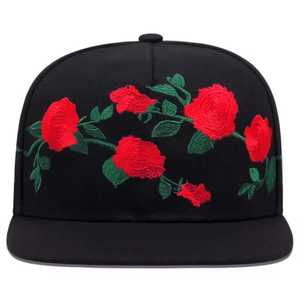 Casquette snapback unisexe noire brodée de fleurs, style streetwear, en coton, motif roses rouges, décontractée, pour le printemps et l'été - Product Image 5