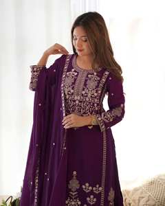 Ensemble Sharara de Luxe Traditionnel Brodé Violet pour Femme, Tenue de Cérémonie Pakistanaise de Créateur, Salwar Kameez Dupatta à Séchage Rapide - Product Image 1