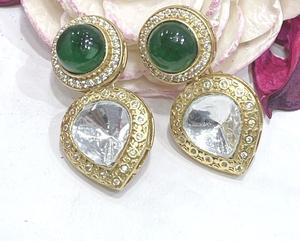 Pendientes de circonita de la mejor calidad con un hermoso acabado plateado para mujeres y niñas, ideales para looks de noche y fiestas. - Product Image 3