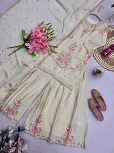 Traje Salwar Kameez de seda estilo indio y pakistaní con bordados de hilo y lentejuelas para bodas y festivales. - Product Image 4