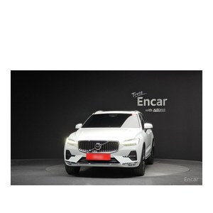 Volvo XC60 B5 Ultimate 2023 con Cámara Trasera, Caja de Cambios Automática, Asientos de Cuero, Volante a la Izquierda - 27,398 km, Color Brillante - Product Image 3