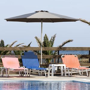 Ombrellone da Patio da 2,7 m con Manovella Inclinabile a Pulsante, Protezione UV, Impermeabile, Ombrellone da Giardino per Esterni 8 - Product Image 1