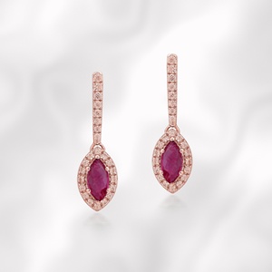 Elegantes Pendientes de Plata 925 con Rubí Rojo en Forma de Barra, Halo de Circonitas Marquise, Joyería Fina para Novia, Fabricante de India - Product Image 6