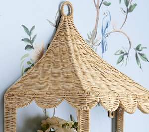 Étagère murale en rotin naturel tressé à la main en forme de maison, faite à la main, en osier, taille moyenne, pour la décoration de la chambre d'enfant et le rangement, fabriquée au Vietnam - Product Image 3