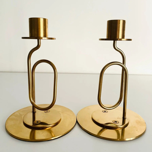 Porte-bougie conique en métal en forme de trombone doré, support décoratif de table pour salon, table à manger et décoration intérieure - Product Image 4