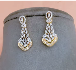 Ensemble collier et boucles d'oreilles en zircon plaqué or de qualité supérieure, attrayant, pour les occasions festives et les soirées, collection classique pour femmes - Product Image 2