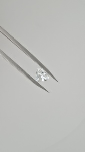 IGI Certifié HPHT CVD 0.5-1CT Couleur DEF Pureté VVS1/VVS2 Taille Cœur Synthétique Cultivé en Laboratoire Non Monté - Product Image 1