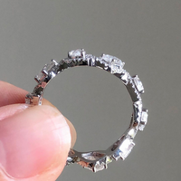 Cincin Tunangan Moissanite VVS Premium Potongan Radiant Berbahan Perak dengan Setting Channel - Perhiasan Elegan untuk Lamaran Pernikahan