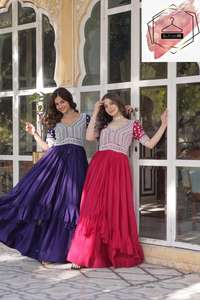 Robe Anarkali Lehenga avec broderie de perles et sequins, en Georgette, et dupatta assorti - Product Image 3