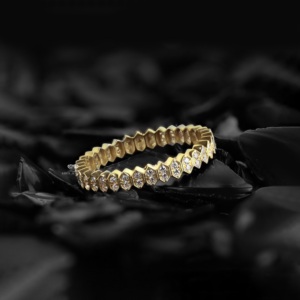 Anillo de Eternidad con Diamantes Cultivados en Laboratorio, Bisel de Oro de 14K, Anillo de Boda de Lujo con Diseño Festoneado, Anillo de Eternidad Completo Apilable, Regalo de Aniversario para Ella - Product Image 1