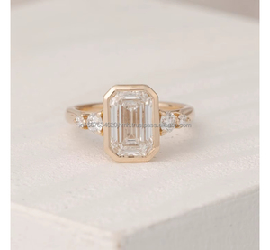Anillo de compromiso/boda unisex de oro blanco de 14k con diamante tallado en laboratorio IGI, engaste de bisel hecho a mano, regalo de aniversario para fiesta - Product Image 1