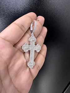 Colgante de Cruz Plateado en Rodio con Diamantes Redondos VVS y Moissanita, Amuleto Religioso, Joyería de Moda Hip Hop Unisex - Product Image 5