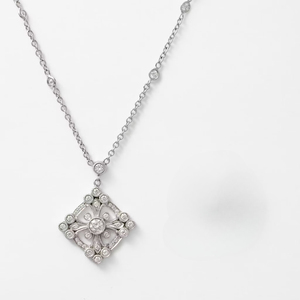 Magnifique collier pendentif en or blanc 14 carats avec diamant de laboratoire 0,70 ct taille Radiant G VS, serti clos, certifié IGI, idéal pour un cadeau romantique et élégant - Product Image 6
