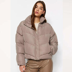 Chaqueta Acolchada Unisex Beige con Cuello Alto, Cierre de Cremallera, Resistente al Viento, Estilo Casual, Corta, para Invierno - Product Image 6