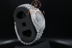 Montre classique en moissanite au design unique pour les occasions spéciales professionnelles et le luxe au quotidien, disponible au meilleur prix - Product Image 3