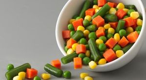 Légumes mixtes surgelés IQF pour les repas prêts à consommer, la transformation alimentaire et la restauration |   Mélange de carottes, de maïs, de pois et de haricots verts - Mme Grace - Product Image 2