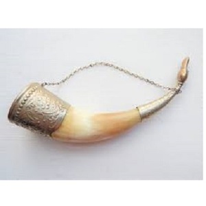 Auténtico cuerno para beber de los vikingos |   Cuerno de becerro de alta calidad, duradero, estilo vikingo, para beber. |   Cuerno para beber de los vikingos grabado - Product Image 2