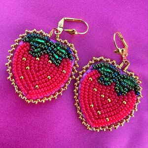 Porte-clés brodé floral de qualité supérieure avec des broderies élégantes faites à la main et des motifs décoratifs perlés complexes - Product Image 1