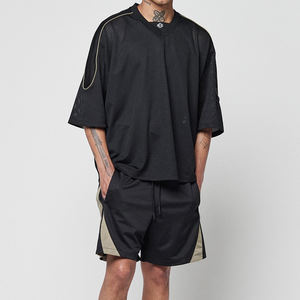 Maillot de football américain surdimensionné en maille premium avec passepoil contrastant, épaules tombantes, style streetwear, personnalisable OEM, coupe carrée, col en V uni - Product Image 5