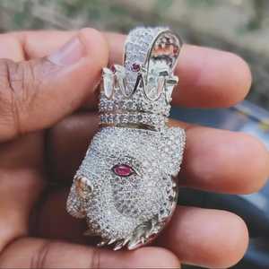 Pendentif Couronne en Moissanite Taille Ronde Effet Givré avec Visage de Lion, Bijou de Fête Hip Hop en Argent 925, Pendentifs et Breloques de Luxe - Product Image 4