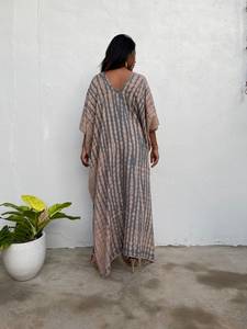 Caftán gris teñido a mano Karen, pieza única, de tela de rayón, vestido informal para estar en casa o en el resort. - Product Image 3
