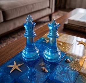 Échiquier en résine de luxe fait main, design personnalisé, jeu d'échecs, boîte à échecs, pièces de jeu, idéal pour un cadeau. - Product Image 2