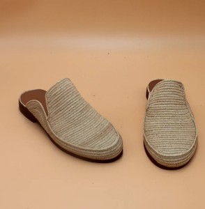 Mules en raphia tissées à la main : Chaussures marocaines durables à enfiler - Product Image 3