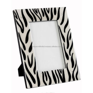 Cadre photo en bois fait main avec incrustation de résine moutarde et de marbre blanc, cadre photo de table artisanal contemporain, décoration de luxe pour la maison - Product Image 6