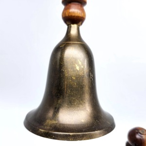 Campana de mano de latón superventas para templos, servicios domésticos, llamadas y entrenamiento, con mango de madera y campana de mano de latón clásica - Product Image 6