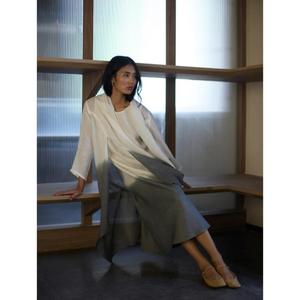Conjunto de Vestido Maxi de Lino Ombre para Mujer con Chaqueta Transparente de Frente Abierto, Vestido sin Mangas con Degradado de Blanco a Gris, Estilo Contemporáneo para Resort - Product Image 3