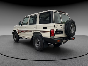 โตโยต้า แลนด์ ครุยเซอร์ GRJ76 4.0L V6 4x4 2024 – รถเอสยูวีออฟโรดสุดแกร่ง - Product Image 6