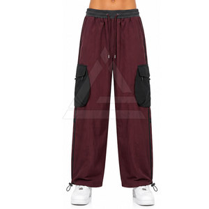 Pantalon parachute décontracté pour homme avec jambes larges, taille élastique, plusieurs poches et design streetwear pour tous les jours - Product Image 3