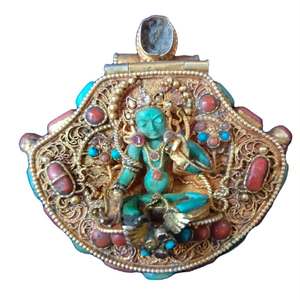 Colgantes Ghau Tibetanos Chapados en Oro con Rubí, Diseño Religioso de Buda, Hechos a Mano en Nepal, Mantra Budista, Piedras Semipreciosas, Fiesta - Product Image 4