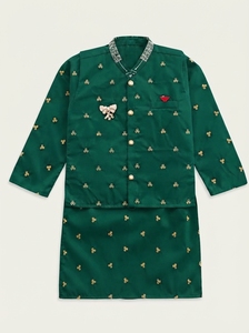 Ensemble de tenue d'hiver 2 pièces en satin uni à capuche pour femme, avec haut à manches longues et jupe assortie à boutons sur le devant - Product Image 4