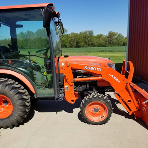 Tractor Compacto Diésel Kubota de 35HP 4x4 a Precio de Fábrica, Tractor Pequeño para Granja con Rotocultivador y Cargador Frontal para Agricultura en Bélgica - Product Image 2
