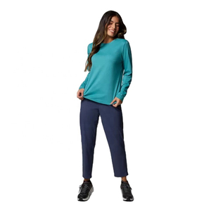T-shirt en coton à manches longues pour femmes de haute qualité, col rond, couleur unie, haut décontracté pour femmes, disponible en prix de gros - Product Image 3
