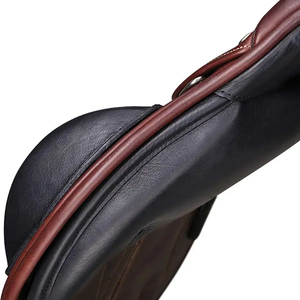 Selle de cheval en cuir réglable et personnalisable pour le barrel racing ou la randonnée, construction légère avec étriers durables - Product Image 2
