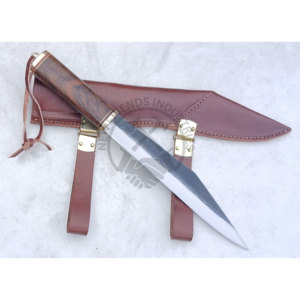 Nouveau couteau Seax Viking médiéval court en acier à haute teneur en carbone forgé à la main, lame de 7,5 pouces, ambidextre, manche en bois de noyer avec pommelle en laiton - Product Image 1