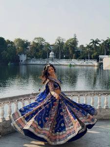 Lehenga Choli en coton mousseline épais de qualité supérieure, imprimé numériquement, avec broderie miroir authentique, et dupatta en dentelle à franges sur les quatre côtés, style ethnique - Product Image 5
