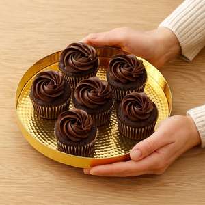 Adorable bandeja de metal para chocolate, ideal para servir dulces de primera calidad en reuniones familiares, bodas y momentos festivos. - Product Image 1