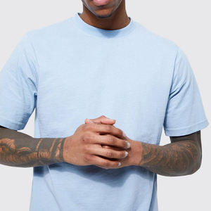 Camiseta de cuello redondo acanalado con impresión de logotipo personalizado, corte estándar para hombre, camiseta personalizada para hombre, corte regular, 100% algodón. - Product Image 2