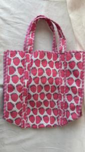 Sac fourre-tout matelassé en coton brodé couleur unie, style vintage élégant, fait main, rembourré, réutilisable, grand sac à bandoulière pour le quotidien et la plage - Product Image 3