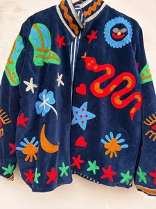 Blouson en velours Suzani bohème, brodé à la main, motif floral, mode artisanale, écologique, durable, unique - Product Image 5