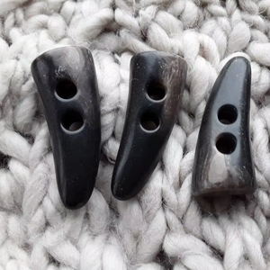 Broche de Cuerno de Búfalo de la India 100% Natural de Alta Calidad, con la Mejor Técnica de Mosaico Animal, Inspirado en Ángeles, Producto Artesanal Natural - Product Image 1