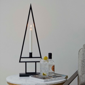 Porte-bougie de Noël en métal noir avec silhouette triangulaire et base pour la décoration et l'éclairage des fêtes saisonnières - Product Image 1