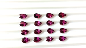 โรโดไลต์ธรรมชาติทรงลูกแพร์ขนาด 6x9 มม. พลอยสีม่วงทรงเหลี่ยมเจียระไน ราคาขายส่ง พลอยแกรเนตแบบปรับขนาดได้ - Product Image 2