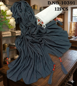 Ensemble de hijab et foulard en mousseline froissée de qualité supérieure avec détails élégants en pompons et accents dorés scintillants – Pack de 12 pièces en gros (Noir) - Product Image 1